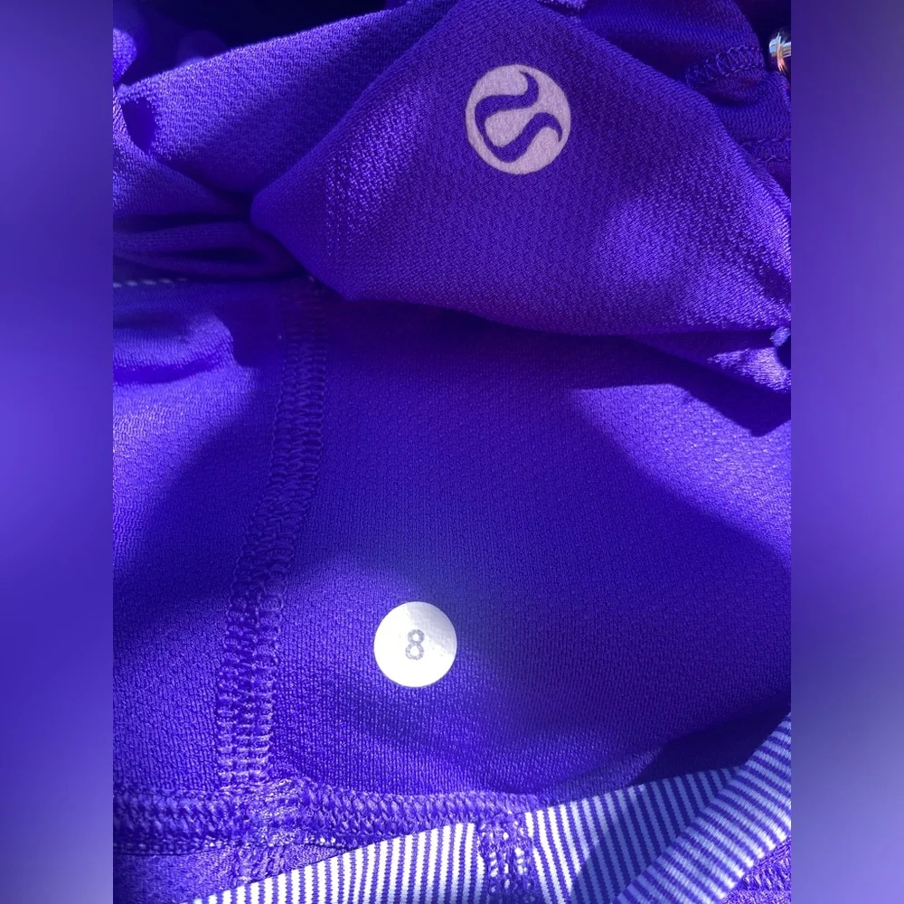 Lululemon Run: Ta Ta Topper Cool Breeze / Wee Stripe Bruised Berry, Size 8 - Picture 8 of 8